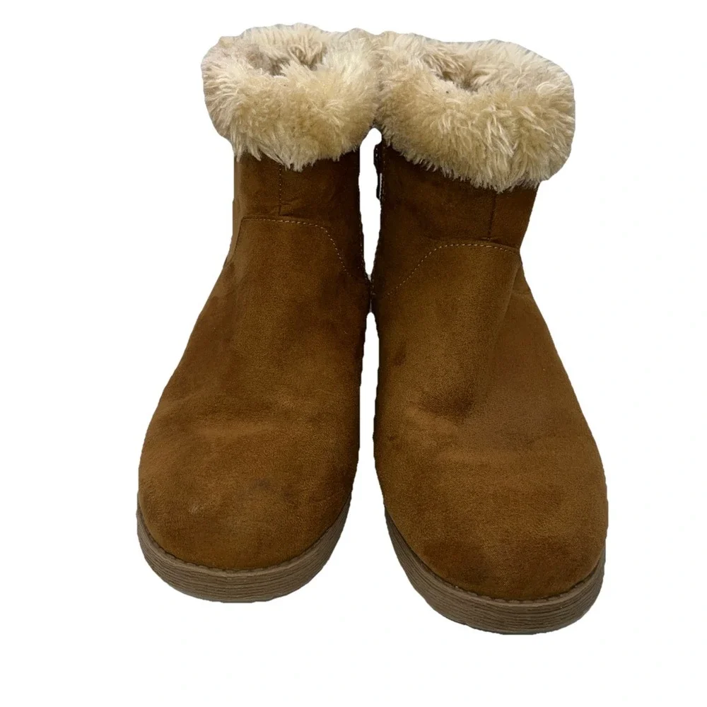 Girls suede, faux fur lined ankle boots, Size 5, Cat & Jack‎